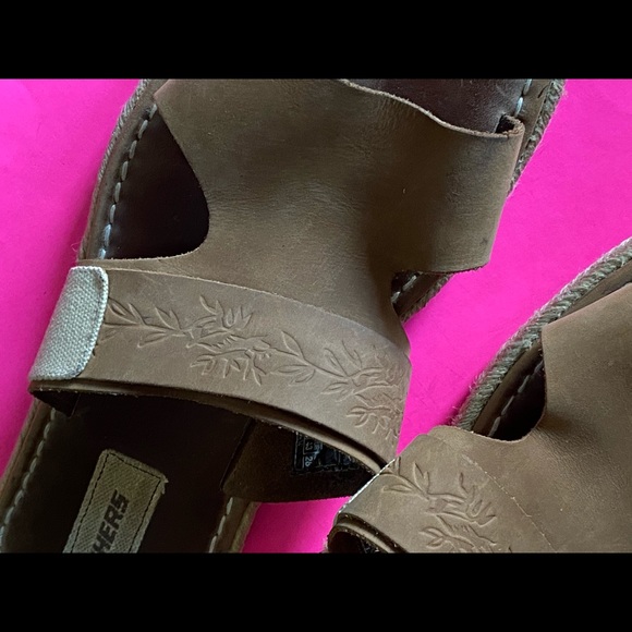 SKECHERS leather slides